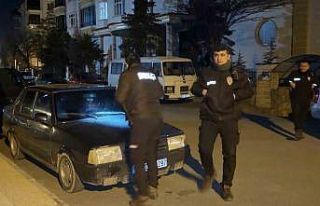 Gece yarısı kornası takılı kalan araç mahalleyi...