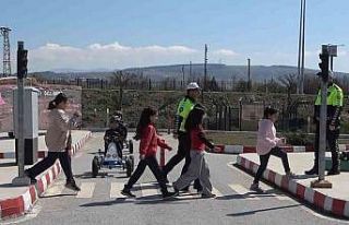 Geleceğin sürücüleri trafik kurallarını bu parkta...