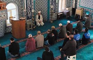 Genç hafızlar Ramazan’da camilerde mukabele okuyor