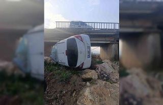 Genç sürücü ölümden döndü: Kontrolden çıkan...