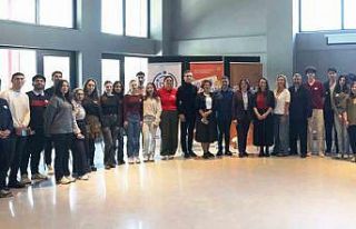 Gençler Nilüfer’de "İfade özgürlüğü"...