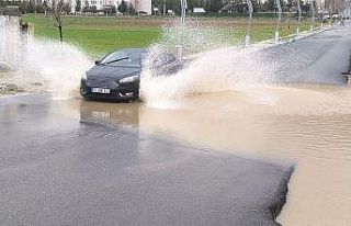 Gercüş’te şiddetli yağış ve fırtına