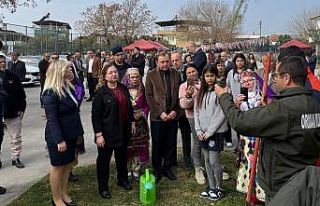 Germencik’te hem fidan diktiler hem de dağıttılar