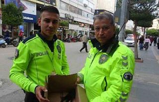 Göç yolunda yorgun düşen Ebabil kuşlarına polisten...