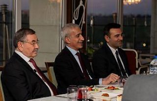 Gölbaşı ilçe erkanı iftarda bir araya geldi