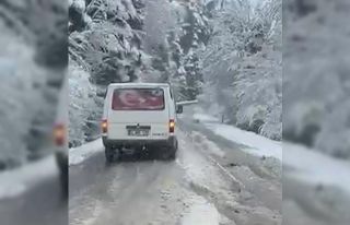 Gölcük yolunda kar sürprizi: Kar lastiği olmayan...