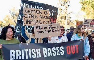 Güney Kıbrıs’ta fırlatma rampası protestosu