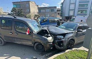 Hafif ticari araç ile SUV tipi araç kafa kafaya...