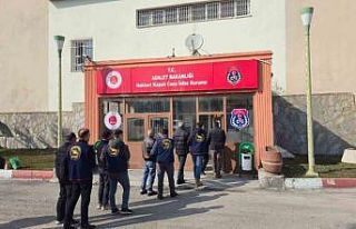 Hakkari’de 25 yıl hapis cezası bulanan 5 şahıs...