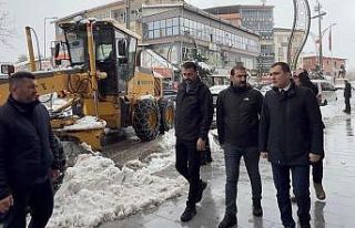 Hakkari’de karla mücadele çalışmaları aralıksız...