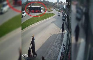 Halk otobüsü ile otomobilin çarpıştığı kaza...