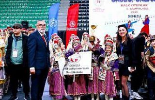 Halk oyunlarında okullar sahne aldı