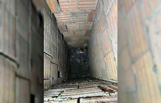 Havalandırma boşluğuna düşen kedi kurtarıldı