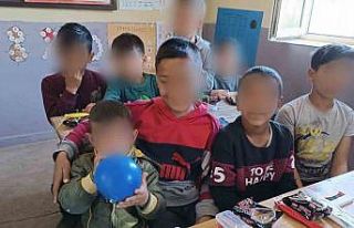 Hayırseverlerden Suvaran köyü öğrencilerine kırtasiye...