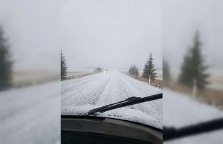 Haymana-Polatlı yolu dolu yağışı nedeniyle beyaza...