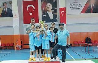 Hisarcık Şehitler Ortaokulu’nun badminton başarısı