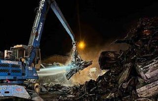 Hurdacılarda yangın paniği: Hurda araçlar alev...