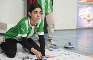 Iğdır’da öğrenciler floor curling ile tanışıyor