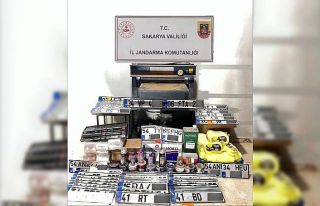 İkametlerini sahte plaka atölyesine çeviren 3 şahıs...