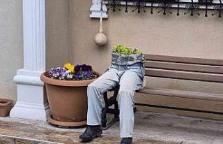 İlginç bahçe dekorasyonu hem ilginç, hem de ürkütücü