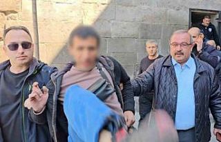 İntihardan vazgeçti, gazeteciye saldırdı