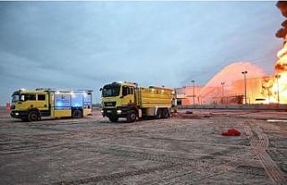 İran, Bahreyn’de yakıt tanklarını vurdu