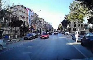 Isparta’da tehlikeli sollama kamerada: Kazadan kıl...