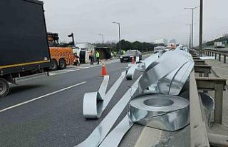 İstanbul-Edirne otoyolu’nda kaza: Rulo saclar yola...