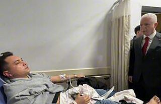 İstanbul Valisi Davut Gül, yaralı polis memurlarını...