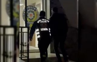 İzmir’de drift yaparken dükkana çarpan sürücü...