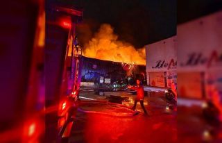 İzmir’de mobilya fabrikasında yangın