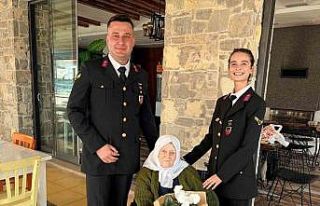 Jandarma ekipleri Yaşlılar Haftası’nda 98 yaşındaki...
