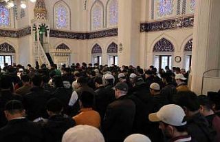 Japonya’daki Tokyo Camii’nde bayram namazı yoğun...
