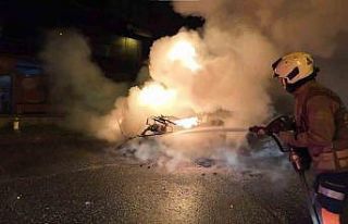 Kadıköy’de korkutan yangın: Motosiklette başladı,...