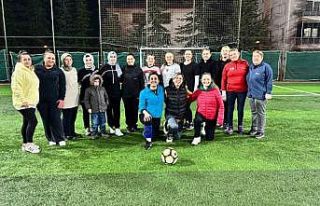 Kadınlar futbol maçıyla günlerini kutladı