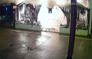 Kafeyi kundaklayıp kaçtı: O anlar kamerada