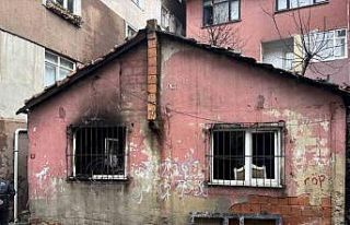 Kağıthane’de gecekondu alevlere teslim oldu: 1...