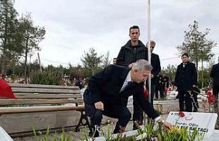 Kahramanmaraş’ta protokolden bayram öncesi şehitlik...