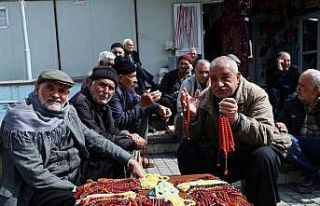 Kahramanmaraş’ta Ulu Cami Meydanı’nın müdavimleri