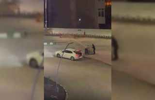 Kaldırım taşı çalan 2 zanlı yakalandı