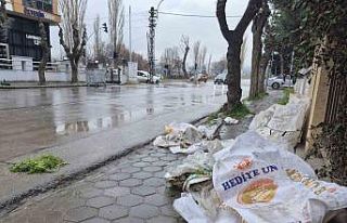 Kaldırımları çöplük gibi kullanıyorlar