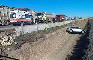 Kamyonla çarpışan otomobilin sürücüsü hayatını...