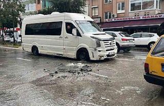 Kanalizasyon borusu patladı, sürücüler zor anlar...