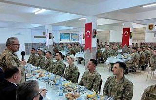 Kara Kuvvetleri Komutanı Orgeneral Tokel, Mehmetçiklerle...