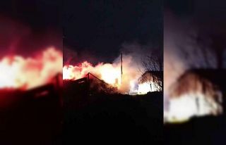 Karabük’te samanlık ve odunluk yangında küle...