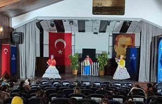 Karacasulu minikler Büyükşehir’in tiyatrosuyla...