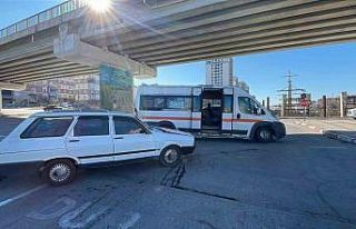 Karaman’da yolcu minibüsü ile otomobil çarpıştı:...