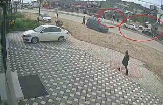 Karşıdan karşıya geçmek isteyen öğrencilere...