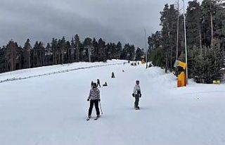 Kars’ta kayak merkezinde bayram yoğunluğu