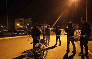 Kasksız sürücüden polise ilginç teklif: "Cezayı...